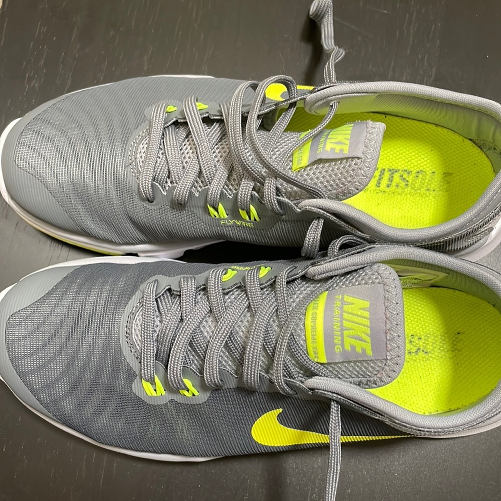 Training tennis shoes